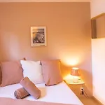 #41 Flat For 6, 3 Bdrs Parking Wifi 5Mins Walk Tram T1