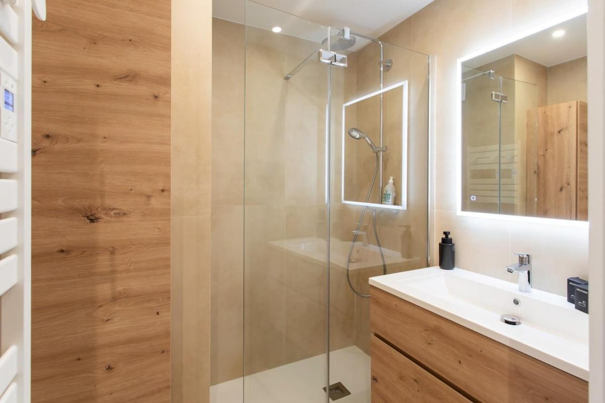 #41 Flat For 6, 3 Bdrs Parking Wifi 5mins Walk Tram T1