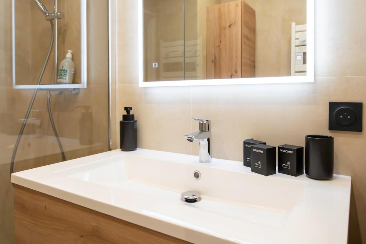 Appartamento #41 Flat For 6, 3 Bdrs Parking Wifi 5mins Walk Tram T1 Nizza